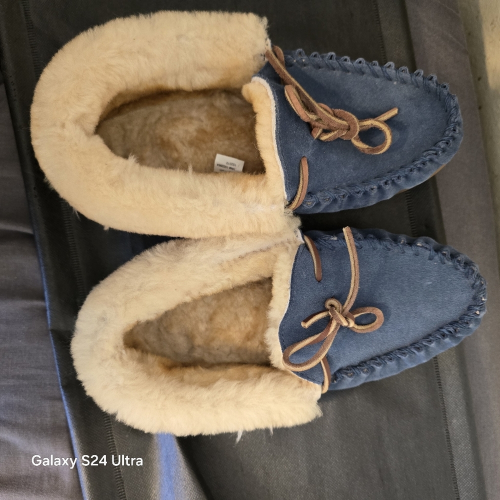 LL bean "wicked good" womens shearling lined comfort slippers, sz 8